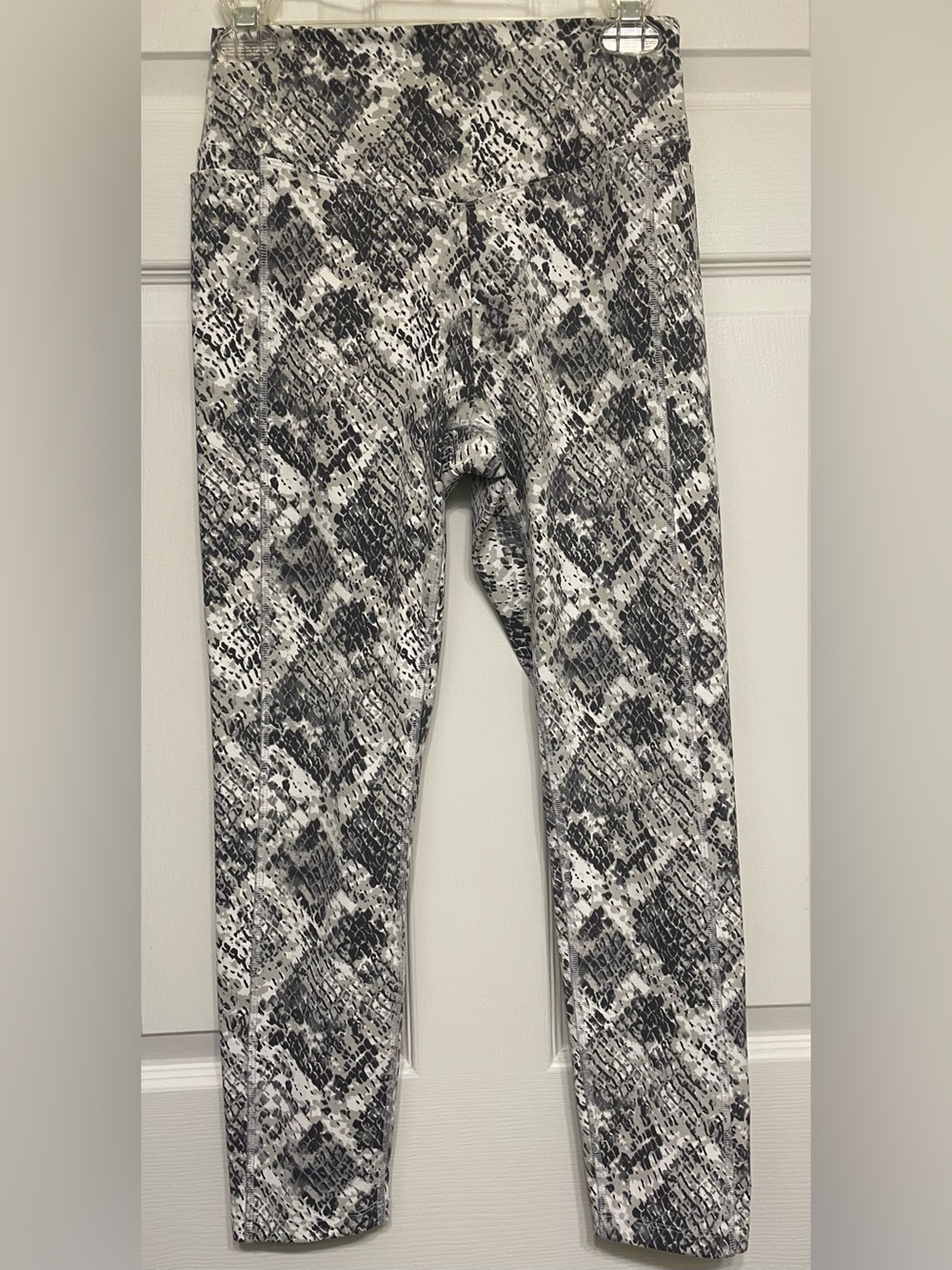 Victoria's Secret PINK Ultimate Leggings Snake print Medium